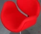 Preview: Artifort Little Tulip Chair mit rotem Stoffbezug gebraucht
