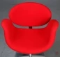 Preview: Artifort Little Tulip Chair mit rotem Stoffbezug gebraucht