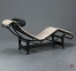 Preview: Cassina LC4 Le Corbusier Liege mit Fellauflage Beige gebraucht Preview: Cassina LC4 Le Corbusier Liege mit Fellauflage Beige gebraucht