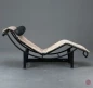 Preview: Cassina LC4 Le Corbusier Liege mit Fellauflage Beige gebraucht Preview: Cassina LC4 Le Corbusier Liege mit Fellauflage Beige gebraucht