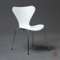 Preview: Fritz Hansen Serie 7 Stuhl in Weiß neu lackiert - gebraucht