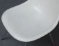 Preview: Herman Miller Eames Side Chair aus Fiberglas Weiß gebraucht