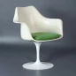 Preview: Knoll Tulip Chair Drehstuhl in Weiß mit grünem Kissen Preview: Knoll Tulip Chair Drehstuhl in Weiß mit grünem Kissen