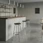 Preview: L&C stendal monte Barhocker mit Sitzfläche aus schwarz egbeiztem Buchenschichtholz und verschromtem Stahlrohr Interieur