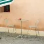 Preview: Schaffner Säntis Stehtisch mit Durchmesser 80 cm, roter Tischplatte und feuerverzinktem Gestell Ambientebild