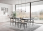 Preview: Thonet 209 Sühle in Schwarz um einen Tisch platziert - 6 für 5 Aktion