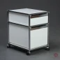 Preview: USM Haller Rollcontainer Weiß mit zwei Schubladen Preview: USM Haller Rollcontainer Weiß mit zwei Schubladen