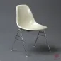 Preview: Vitra Eames Side Chair Beige Fiberglas DSS Stacking Base gebraucht