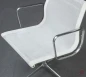 Preview: Vitra EA 108 Aluminium Chair mit weißem Netz gebraucht Preview: Vitra EA 108 Aluminium Chair mit weißem Netz gebraucht