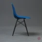 Preview: Vitra Side Chair DSW in Blau mit schwarzem Ahorn Gestell gebraucht