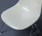 Preview: Vitra Eames Side Chair Beige Fiberglas DSS Stacking Base gebraucht