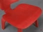 Preview: Vitra Plywood LCW Lounge Chair rot lackiert gebraucht