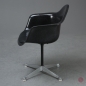 Preview: Herman Miller Eames Armchair mit schwarzer Fiberglas und Drehgestell gebraucht