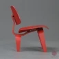 Preview: Vitra Plywood LCW Lounge Chair rot lackiert gebraucht