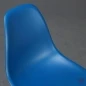 Preview: Vitra Side Chair DSW in Blau mit schwarzem Ahorn Gestell gebraucht