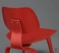 Preview: Vitra Plywood LCW Lounge Chair rot lackiert gebraucht