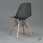 Preview: Vitra Fiberglas Side Chair in Elephant Grey mit Ahorn Gestell gebraucht