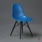 Preview: Vitra Side Chair DSW in Blau mit schwarzem Ahorn Gestell gebraucht