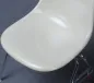 Preview: Vitra Eames Side Chair Beige Fiberglas DSS Stacking Base gebraucht