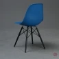Preview: Vitra Side Chair DSW in Blau mit schwarzem Ahorn Gestell gebraucht
