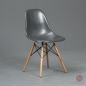 Preview: Vitra Fiberglas Side Chair in Elephant Grey mit Ahorn Gestell gebraucht