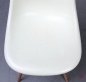 Preview: Vitra Fiberglas DSW Side Chair in Parchment beige mit Holz Gestell gebraucht