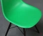Preview: Vitra Side Chair DSW in Grün mit braunem Ahorn Gestell gebraucht