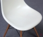 Preview: Vitra Fiberglas DSW Side Chair in Parchment beige mit Holz Gestell gebraucht