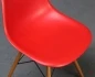 Preview: Vitra Side Chair DSW in Rot mit hellem Ahorn Gestell gebraucht
