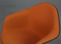 Preview: Vitra DAX Fiberglas Armchair Orange mit Vollpolster Gestell schwarz gebraucht