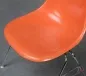 Preview: Vitra Herman Miller Side Chair Orange aus Fiberglas mit Stacking Base gebraucht