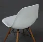 Preview: Vitra Side Chair DSW in Weiß mit hellem Ahorn Gestell gebraucht