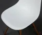 Preview: Vitra Side Chair DSW in Weiß mit hellem Ahorn Gestell gebraucht