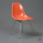 Preview: Vitra Eames Side Chair Orange Fiberglass mit Metallgestell gebraucht