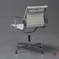Preview: Vitra EA 104 Aluminium Chair Hopsak Elfenbein gebraucht