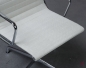 Preview: Vitra EA 104 Aluminium Chair Hopsak Elfenbein gebraucht