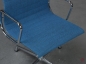 Preview: Vitra EA 104 Aluminium Chair Hopsak Blau gebraucht