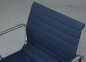 Preview: Vitra EA 107 Aluminium Chair Blau Track Stoff verchromt gebraucht Preview: Vitra EA 107 Aluminium Chair Blau Track Stoff verchromt gebraucht