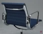 Preview: Vitra EA 107 Aluminium Chair Blau Track Stoff verchromt gebraucht Preview: Vitra EA 107 Aluminium Chair Blau Track Stoff verchromt gebraucht