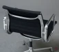 Preview: Vitra EA 107 Aluminium Chair Hopsak Schwarz Alu poliert gebraucht Preview: Vitra EA 107 Aluminium Chair Hopsak Schwarz Alu poliert gebraucht