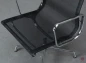 Preview: Vitra EA 107 Aluminium Chair Netzgewebe Schwarz verchromt gebraucht Preview: Vitra EA 107 Aluminium Chair Netzgewebe Schwarz verchromt gebraucht