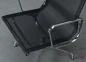 Mobile Preview: Vitra EA 107 Aluminium Chair Netzgewebe Schwarz verchromt gebraucht