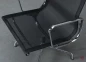 Preview: Vitra EA 107 Aluminium Chair Netzgewebe Schwarz verchromt gebraucht Preview: Vitra EA 107 Aluminium Chair Netzgewebe Schwarz verchromt gebraucht