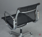 Preview: Vitra EA 108 Aluminium Chair mit schwarzem Netz gebraucht