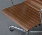 Preview: Vitra EA 117 Aluminium Chair mit braunem Leder Gestell verchromt gebraucht
