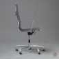 Preview: Vitra EA 119 Bürostuhl mit grauem Hopsak gebraucht