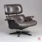 Preview: Vitra Eames Lounge Chair Schwarz mit dunkelbraunem Leder gebraucht