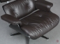 Preview: Vitra Eames Lounge Chair Schwarz mit dunkelbraunem Leder gebraucht