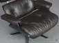 Preview: Vitra Eames Lounge Chair Schwarz mit dunkelbraunem Leder gebraucht