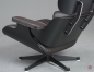 Preview: Vitra Eames Lounge Chair Schwarz mit dunkelbraunem Leder gebraucht